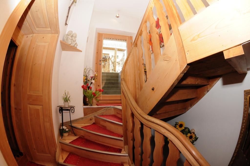 Hotel Chasa Sofia Scuol Bagian luar foto