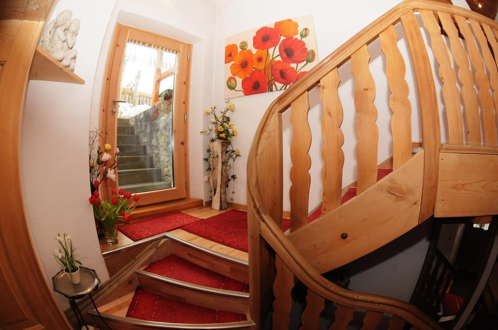 Hotel Chasa Sofia Scuol Bagian luar foto