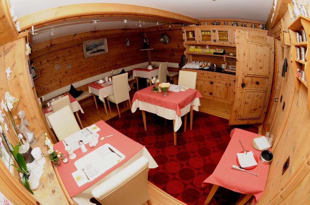 Hotel Chasa Sofia Scuol Bagian luar foto