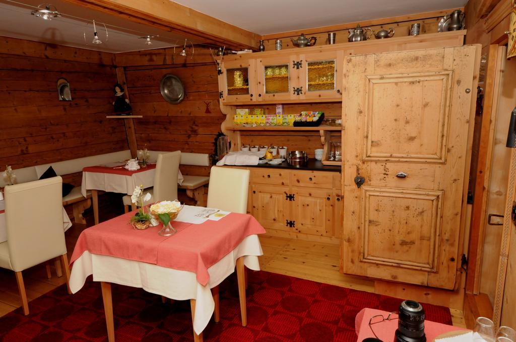 Hotel Chasa Sofia Scuol Bagian luar foto