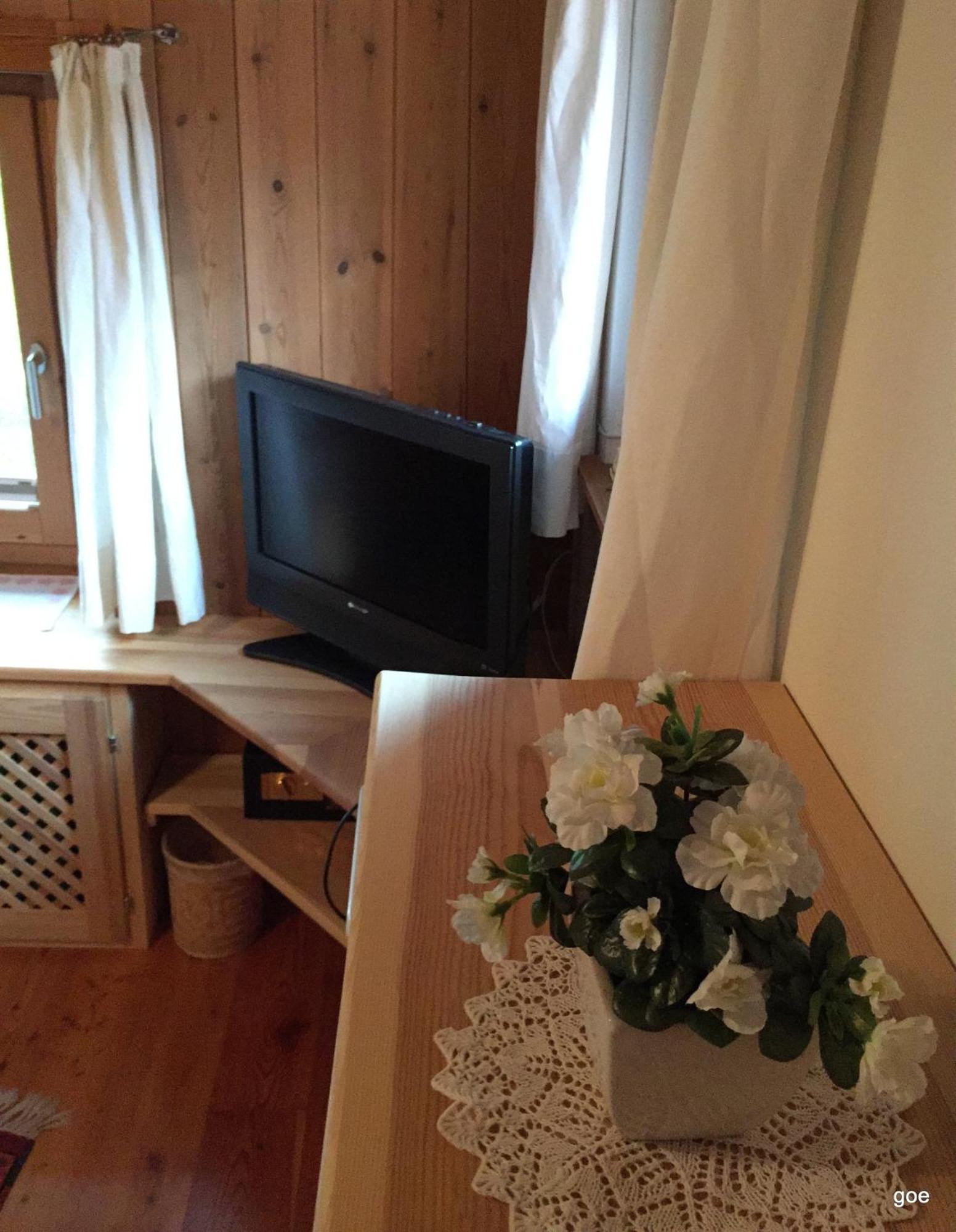 Hotel Chasa Sofia Scuol Ruang foto