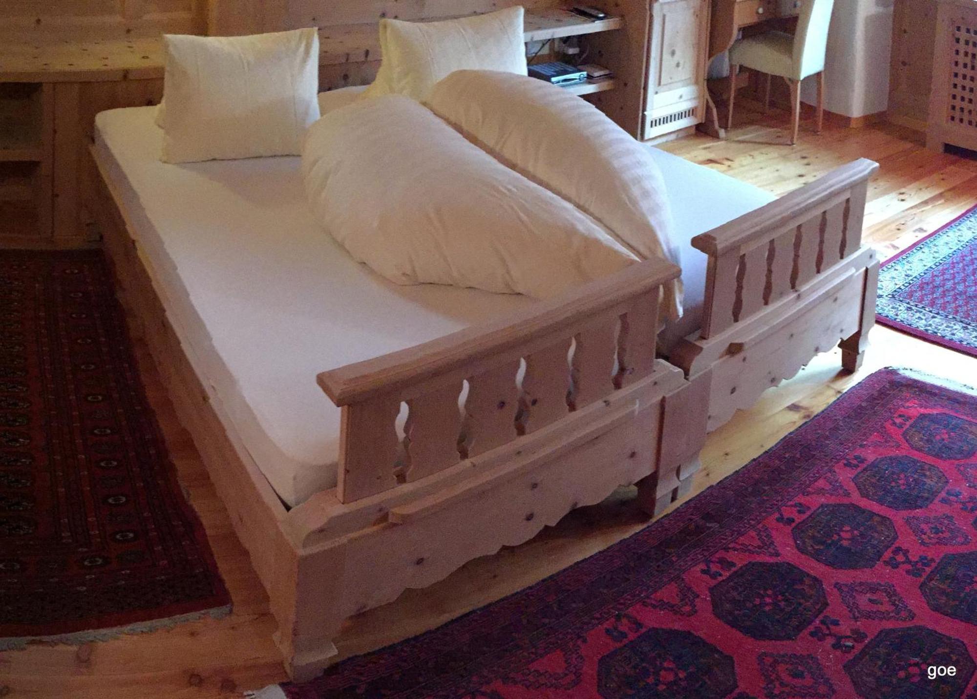 Hotel Chasa Sofia Scuol Ruang foto