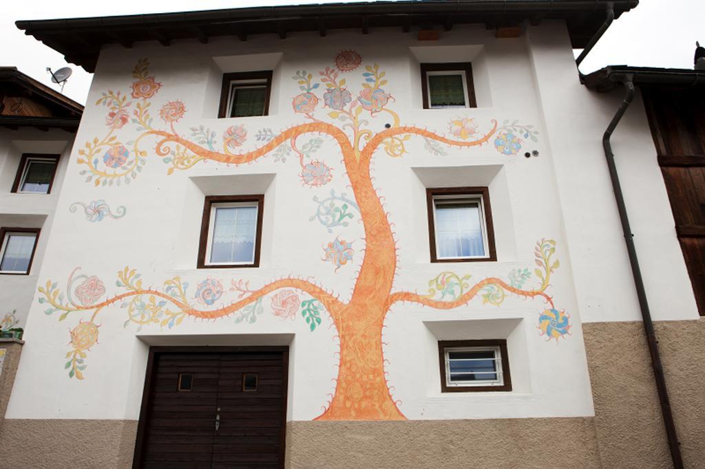 Hotel Chasa Sofia Scuol Bagian luar foto